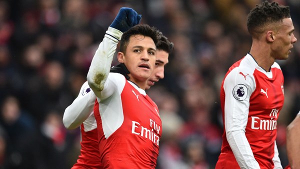 Arsenal volvió al triunfo con dos goles de Alexis