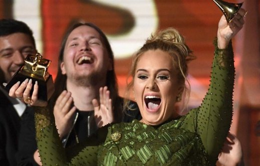 Premios Grammy: De la "petaca" de Rihanna a los galardones de Adele