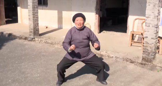 Abuela karateka: A sus 94 años sorprende con sus movimientos y destrezas
