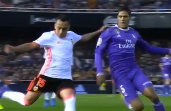 Orellana marcó en triunfo del Valencia ante el Real Madrid