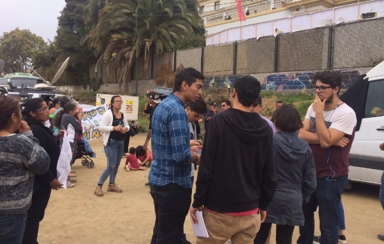 Suspenden piscinazo debido a manifestaciones de familias del Campamento "Felipe Camiroaga"