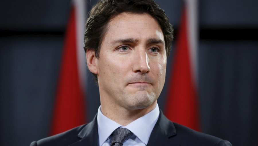 Primer ministro de Canadá saca suspiros en la web con fotos de su adolescencia