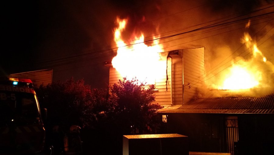 Incendio en Pelequén consume 12 viviendas y deja 48 damnificados
