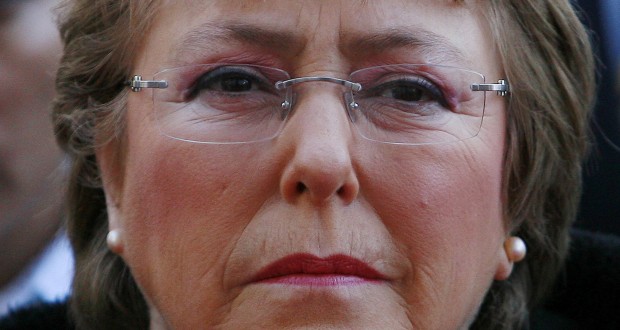 Adimark: Bachelet aumenta su desaprobación y Piñera amplía distancia frente a Guillier