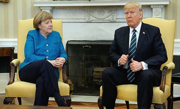 El polémico gesto de Trump con Merkel que ha dado bastante que hablar