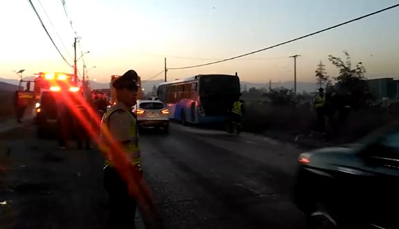 Bus del Transantiago se incendia en comuna de Lo Espejo