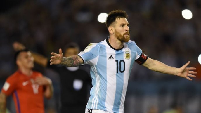 Prensa argentina tras victoria ante Chile: "Se ganó sin argumentos, sufriendo y con la ayuda del árbitro"