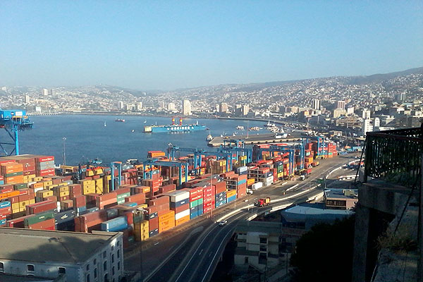 Fatal accidente en el puerto de Valparaíso: Muere trabajador alcanzado por una grúa