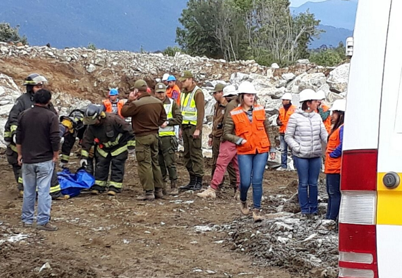 Dos trabajadores mueren aplastados por roqueríos en Chaitén