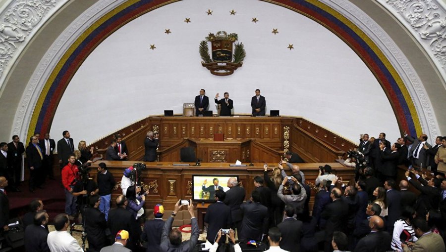 Venezuela: Oposición acusa "golpe de Estado" de Nicolás Maduro tras suspensión del Parlamento