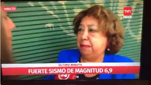 Viral: Señora arranca en plena entrevista al momento del fuerte temblor