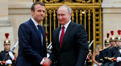 Macron se reúne por primera vez con su homólogo de Rusia Vladimir Putin