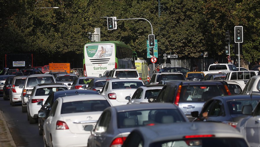Este es el ranking de los autos más y menos contaminantes en Chile
