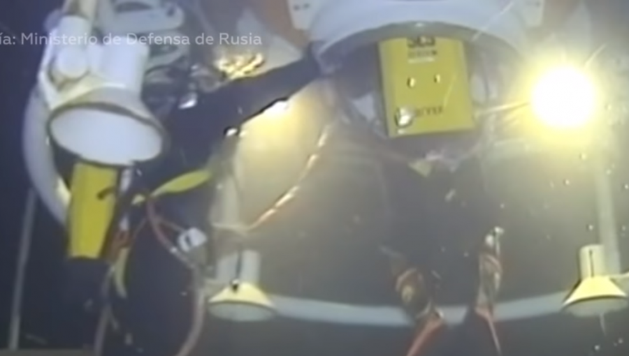 Buzos de la Armada Rusa rompen récord de profundidad y se sumergen a 416 metros