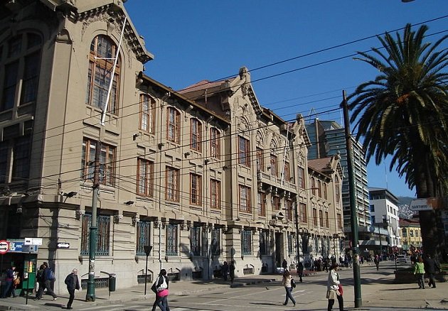 Universidad Católica de Valparaíso suspendió sus clases por amenazas de un ataque armado en la casa de estudios