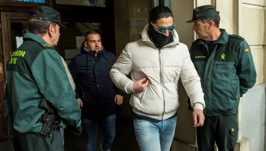 Miembros de "La Manada" seguirán en libertad por decisión de tribunal español