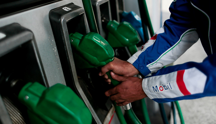 Hacienda asegura que precio de las bencinas irá a la baja hasta marzo