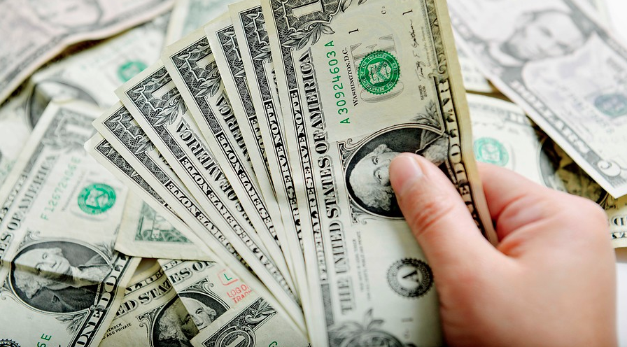 Tras cuatro jornadas consecutivas a la baja, el dólar operó al alza