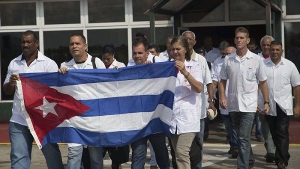Médicos cubanos en Brasil le imploran a Bolsonaro que los reincorpore al sistema de salud