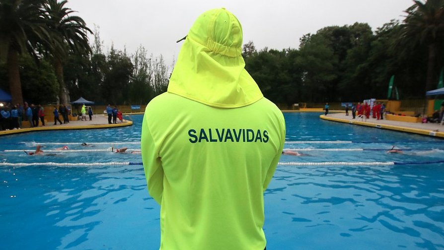 PDI investiga muerte de menor de 15 años que se ahogó en piscina municipal de Maipú