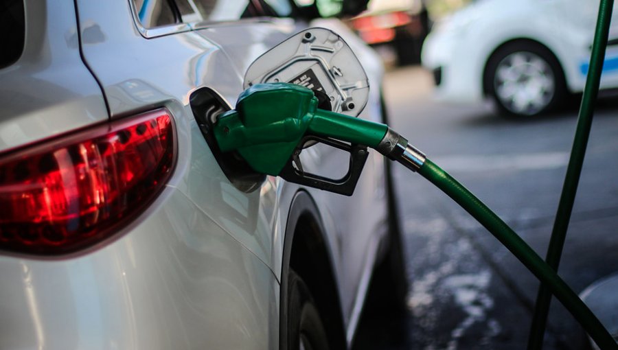Diesel y bencinas de 93 y 97 bajarán de precio, pero parafina aumentará $17,6 por litro
