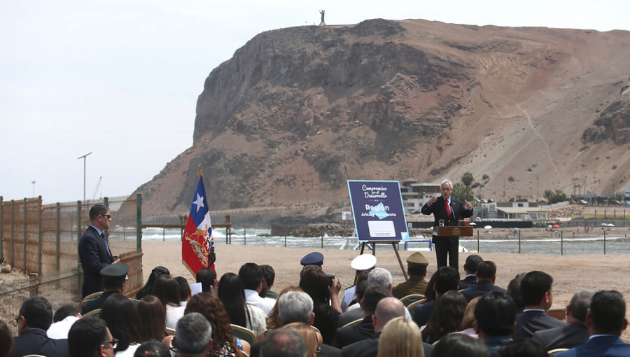 Presidente Piñera entrega beneficios a víctimas de minas antipersonales en Arica