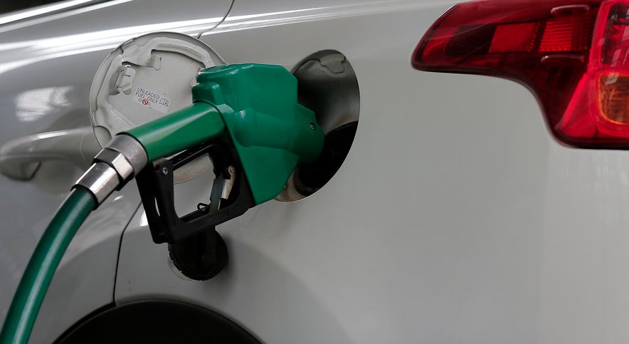 Diesel y bencinas de 93 y 97 bajarán su precio, pero el gas licuado aumentará