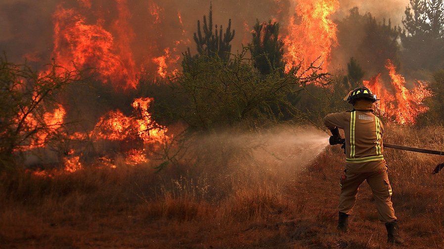 Conaf: 43 de los 139 incendios forestales a nivel nacional se encuentran activos