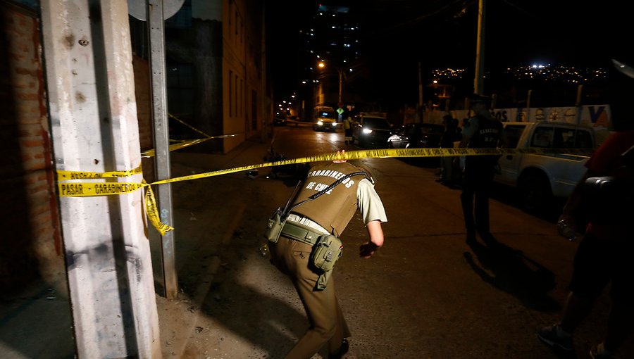 Carabineros encuentra a hombre con siete impactos de bala en Puente Alto: falleció en el hospital