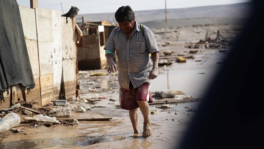 Fuertes lluvias en Arica provocan masivos cortes de luz y deslizamientos en quebradas