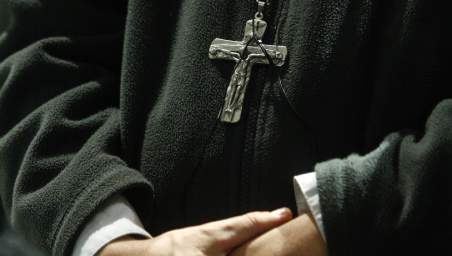 Hallan muerto a sacerdote de Calbuco investigado por abusos sexuales: PDI pericia carta dejada