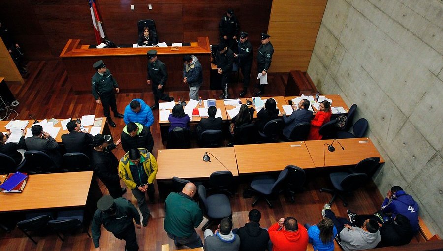 Piden más de 30 años de cárcel para ex carabineros que hacían "quitadas" de droga en la capital
