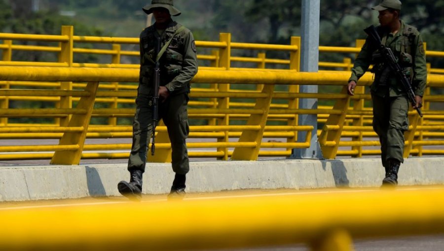 Maduro ordenó reforzar militarmente la frontera con Colombia tras la llegada de ayuda humanitaria