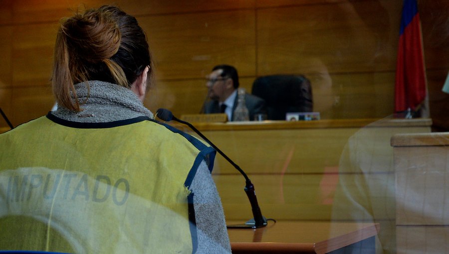 En prisión preventiva quedó mujer que confesó haber matado a golpes a su hija en Puente Alto