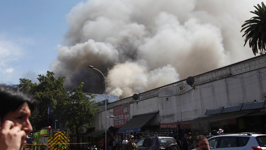 Incendio en el barrio Meiggs ha afectado a 17 locales comerciales