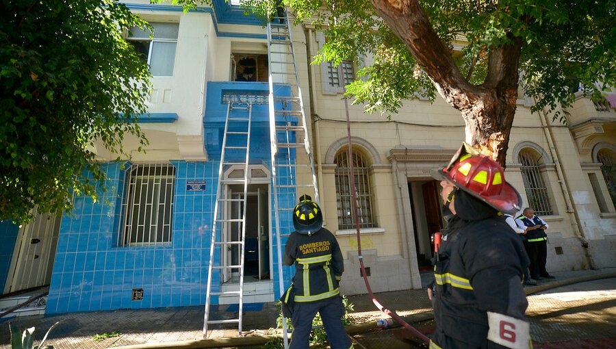 Incendio en hotel del centro de Santiago dejó una víctima fatal y otra lesionada
