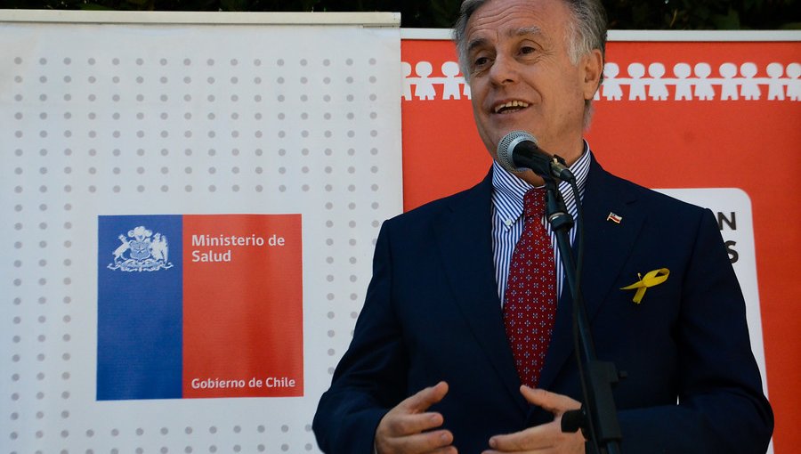 Ministro Santelices reiteró que extranjeros con VIH aumentaron más que pacientes chilenos