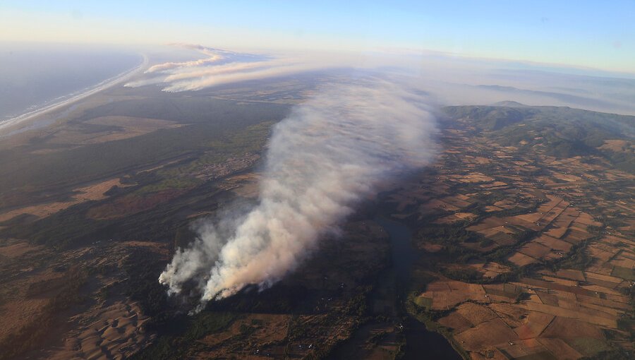 Conaf: 28 de los 80 incendios forestales en el país se encuentran activos