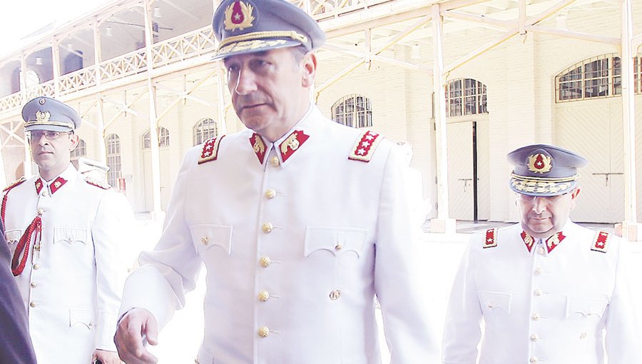 Ministra dicta embargo de bienes a ex comandante en jefe del Ejército