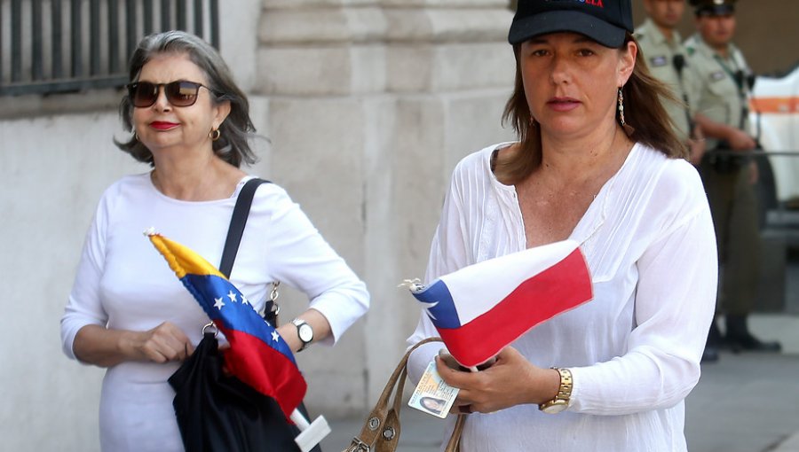 Venezolanos en Chile piden que se prohíba el ingreso a funcionarios de Maduro