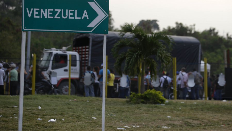 Ayuda humanitaria comienza a entrar a Venezuela desde Brasil: Choques en frontera con Colombia