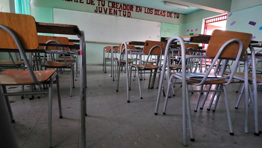 Ordenan suspender actividades en dos colegios de Copiapó por gases explosivos