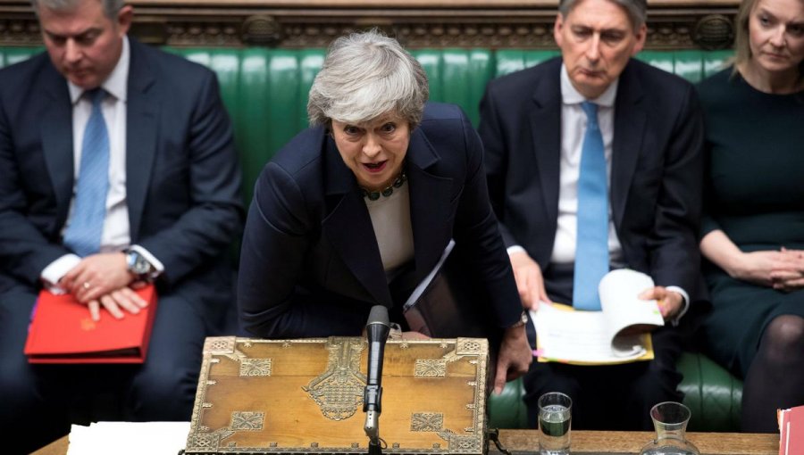 Parlamento rechaza salida no negociada y aumenta la incertidumbre por el Brexit
