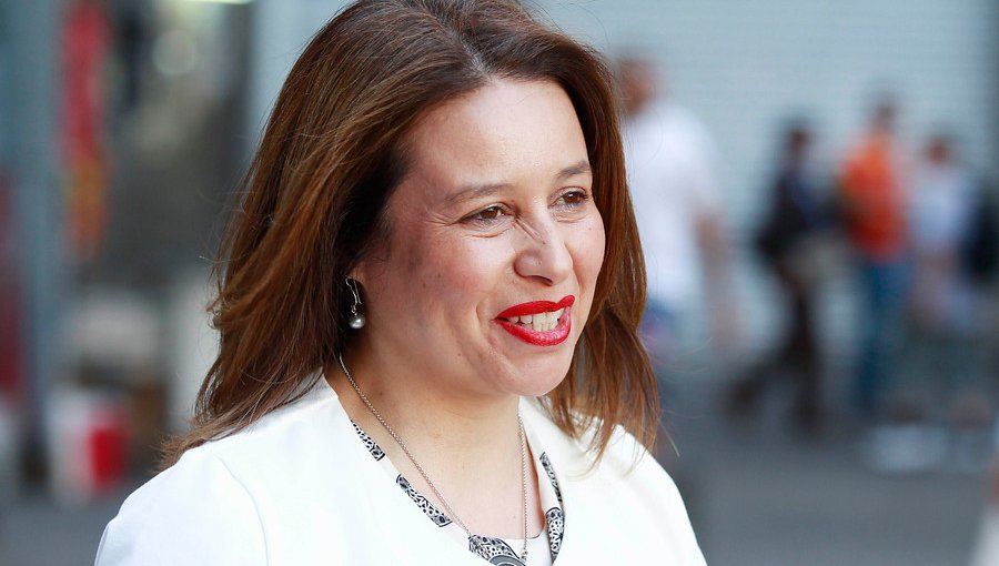 Senadora Órdenes es la primera mujer en presidir la Comisión de Obras Públicas