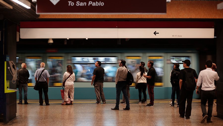 Explosivo simulado mantuvo con servicio parcial al Metro y generó el caos en Santiago