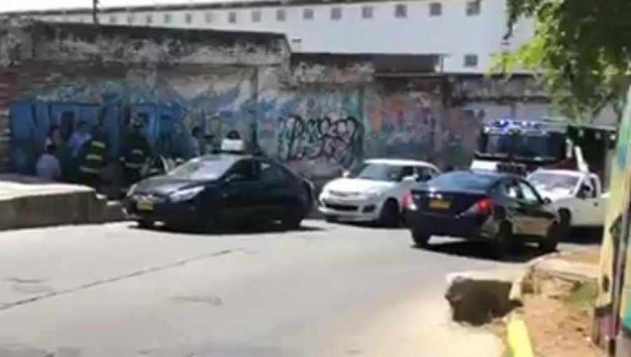 Seis lesionados deja colisión por alcance en subida Cumming de Valparaíso