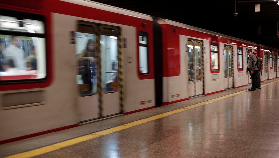 Línea 1 del Metro de Santiago se encuentra funcionando de forma parcial
