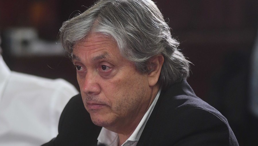 Senador Navarro dice que parlamentarios vinculados a caso tragamonedas deben perder el cargo