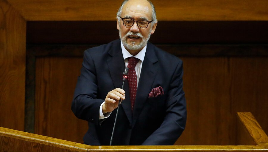 Nuevo presidente de la Cámara llamó a reivindicar el prestigio de la labor parlamentaria