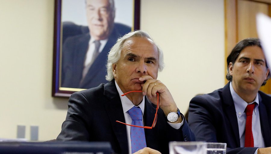 Ministro Chadwick criticó a quienes no asistirán a almuerzo con Jair Bolsonaro